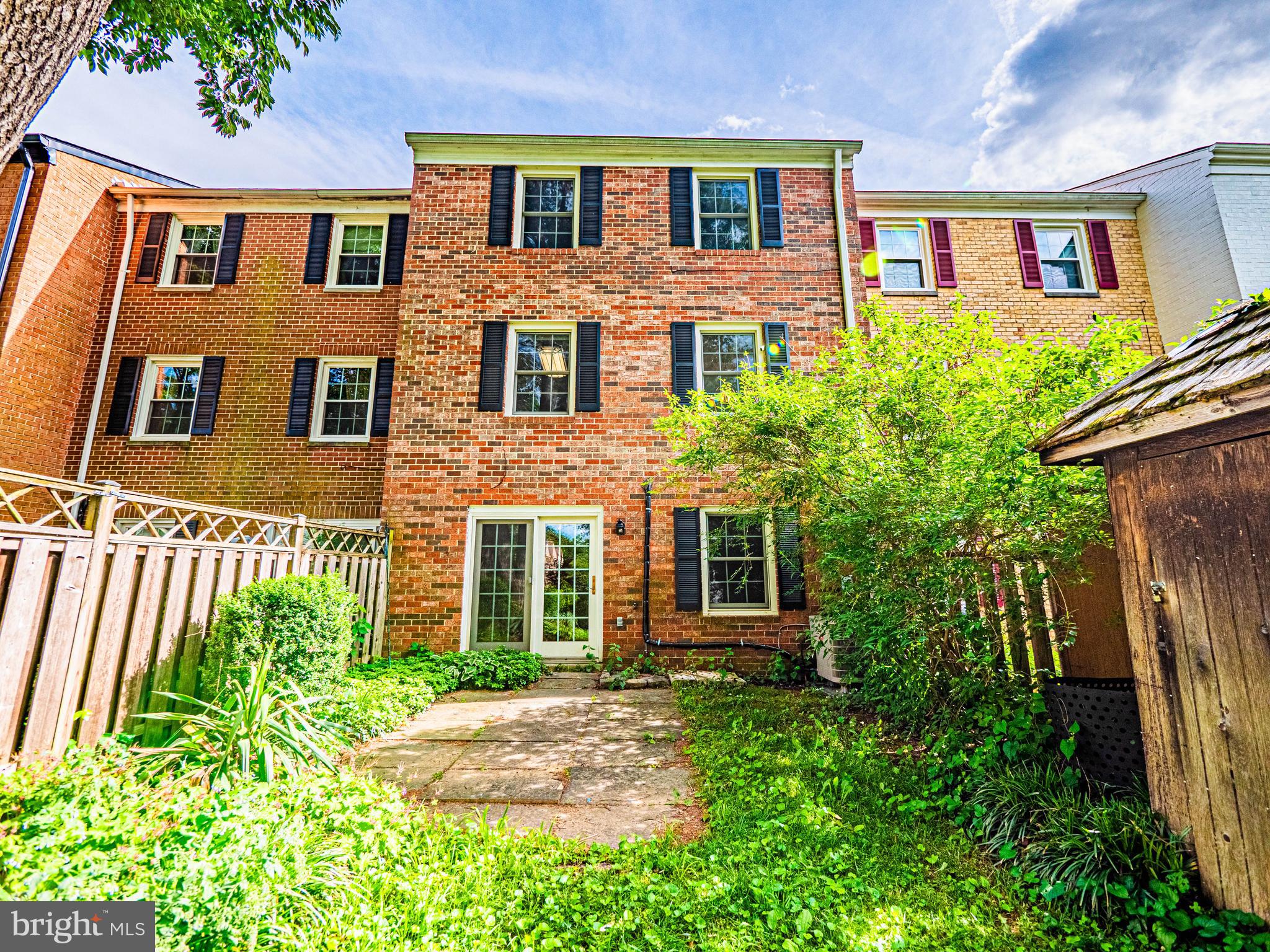 DIAMOND FARM - Residential Lease