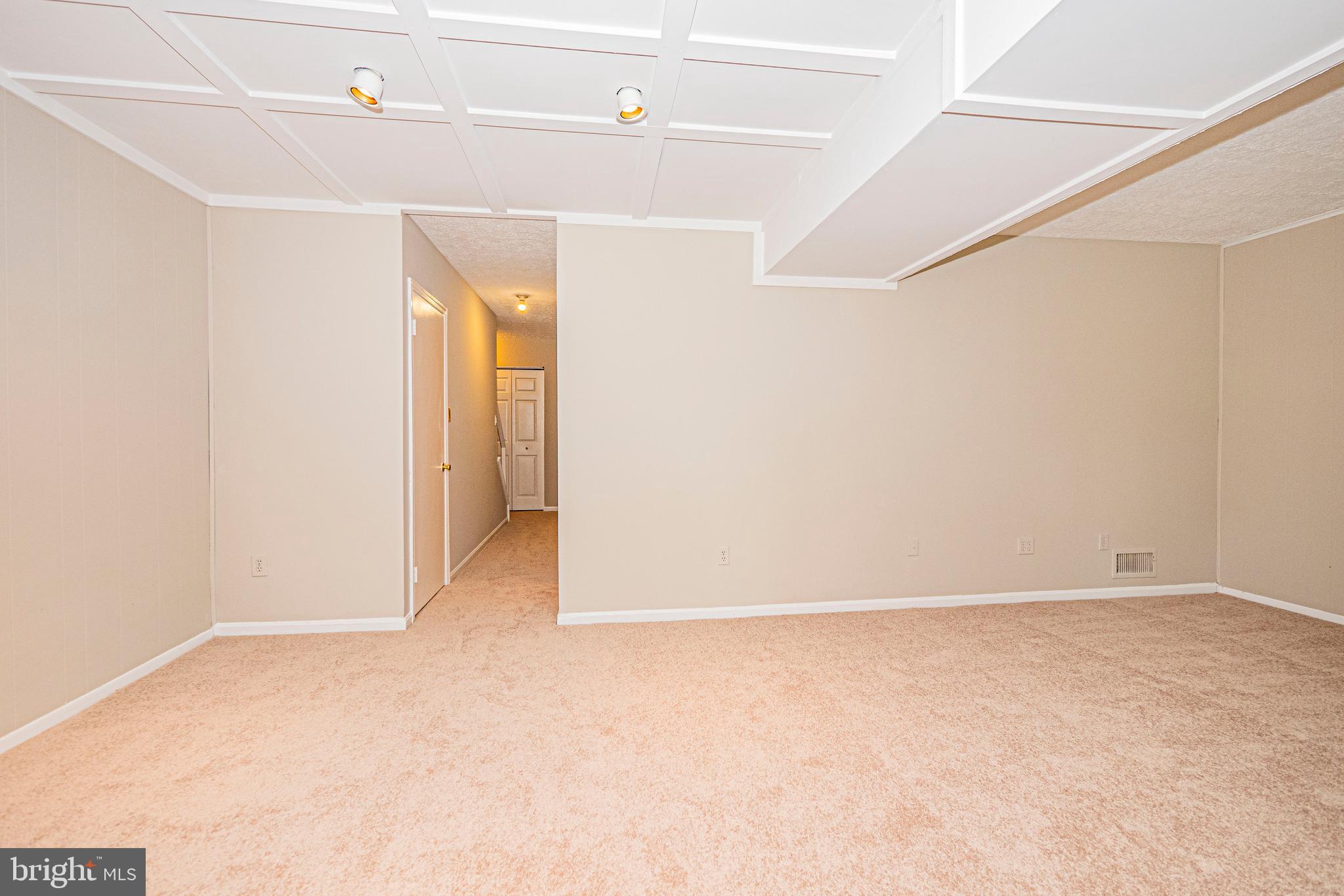 DIAMOND FARM - Residential Lease