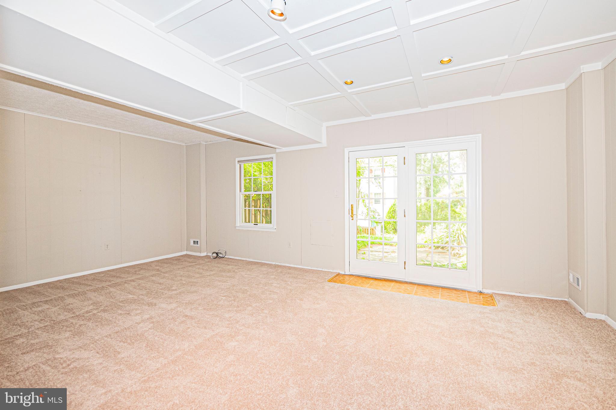 DIAMOND FARM - Residential Lease