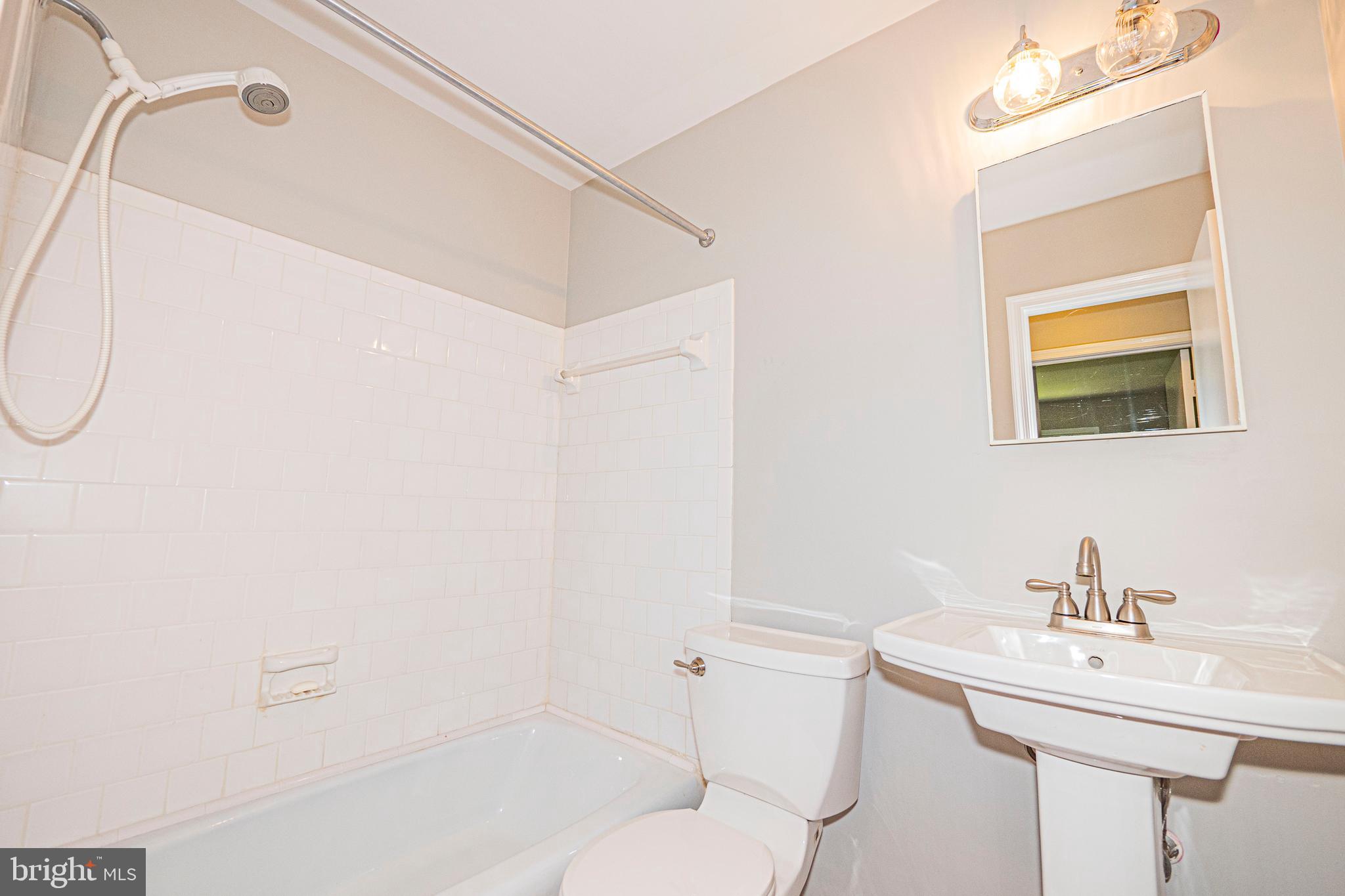 DIAMOND FARM - Residential Lease