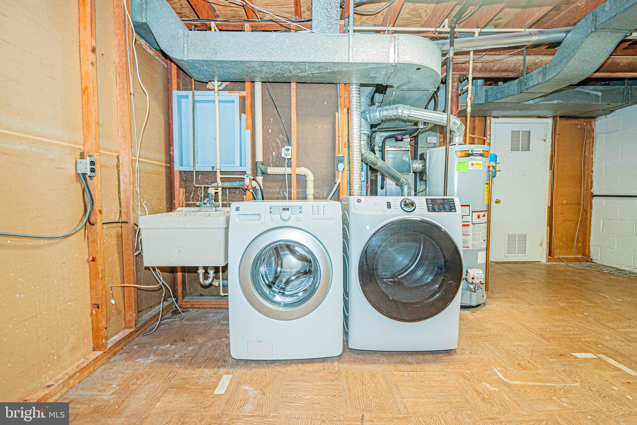 DIAMOND FARM - Residential Lease