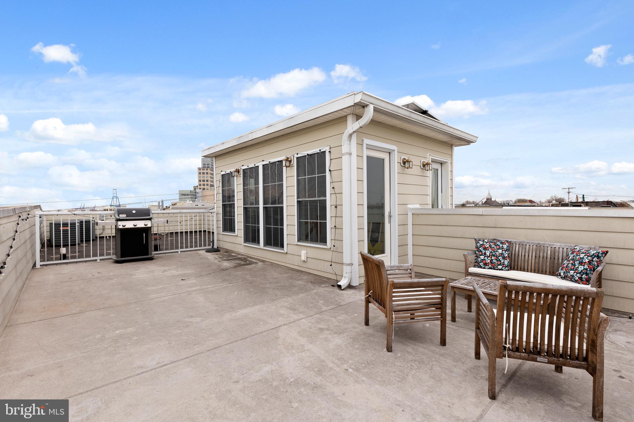 LOCUST POINT - Residential