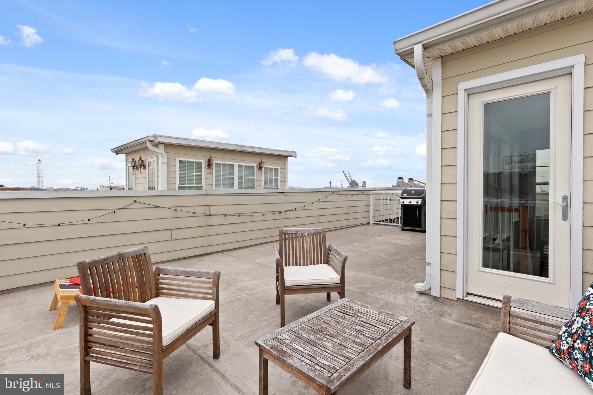 LOCUST POINT - Residential