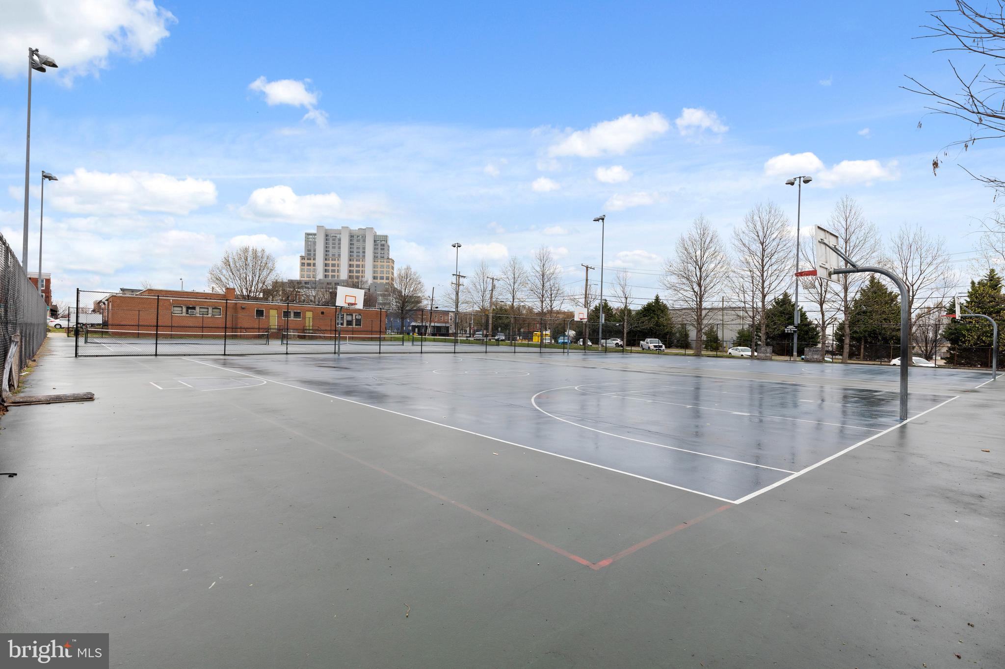 LOCUST POINT - Residential