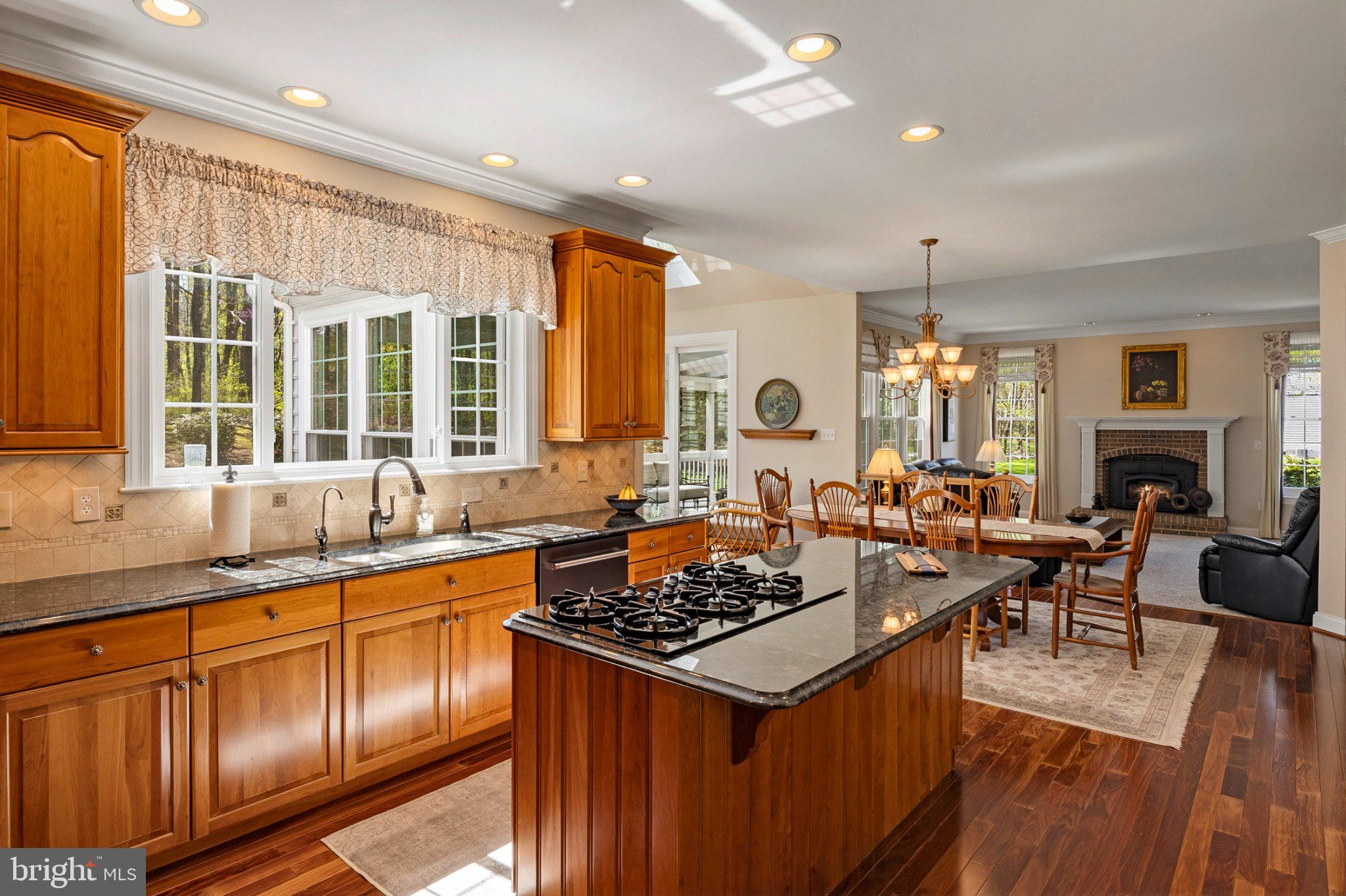 MAPLE CREEK - Residential