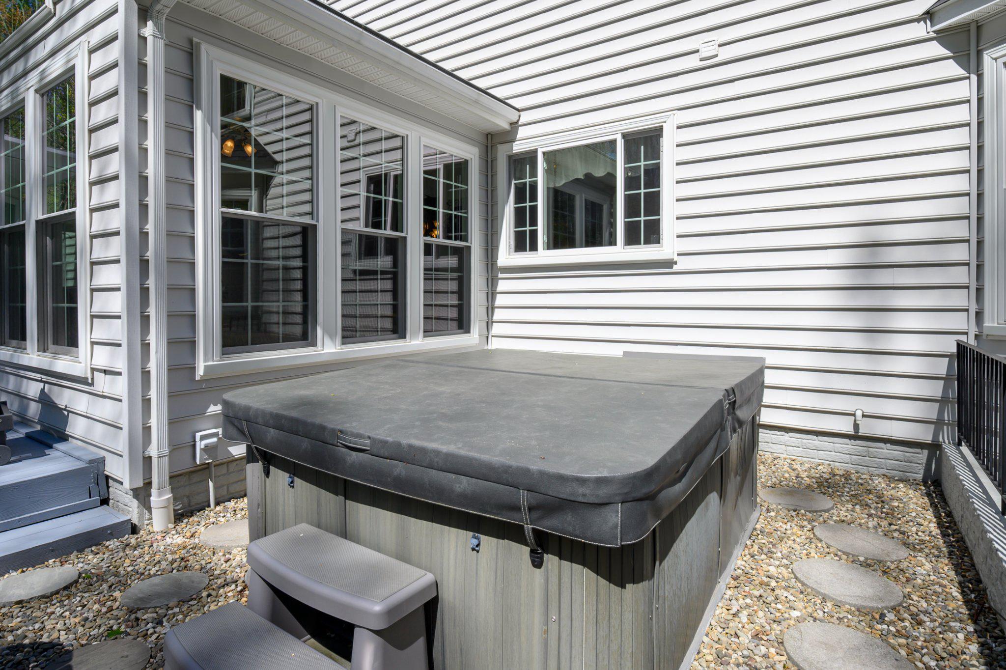 MAPLE CREEK - Residential