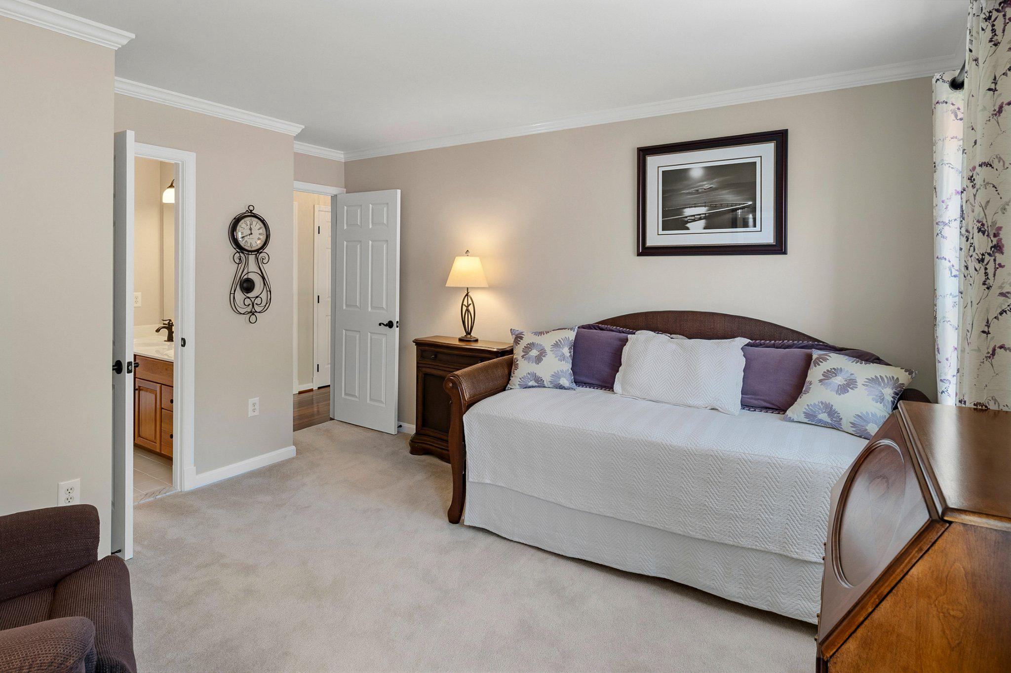 MAPLE CREEK - Residential