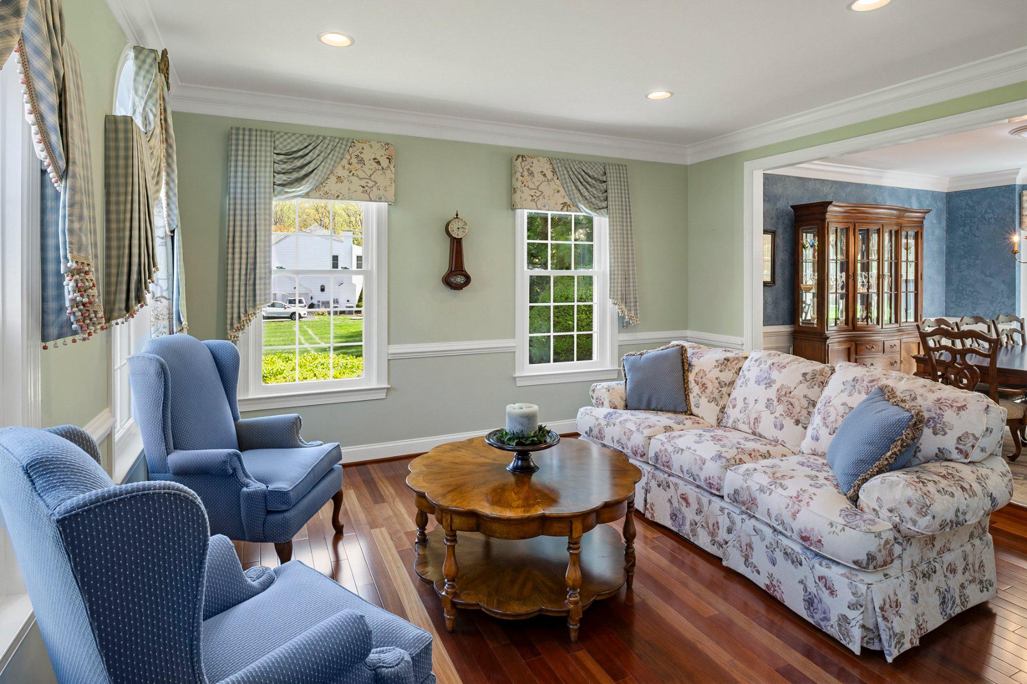 MAPLE CREEK - Residential