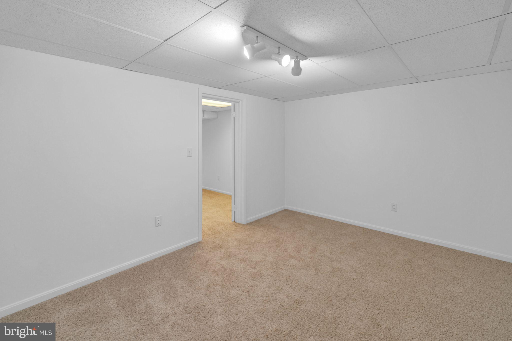 BURKE STATION SQUARE - Residential