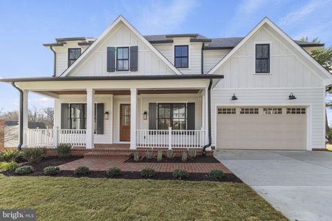 Photo of 7814 FULBRIGHT CT, BETHESDA, MD 20817 (MLS # MDMC2056676) Photo of 7814 FULBRIGHT CT, BETHESDA, MD 20817 (MLS # MDMC2056676)