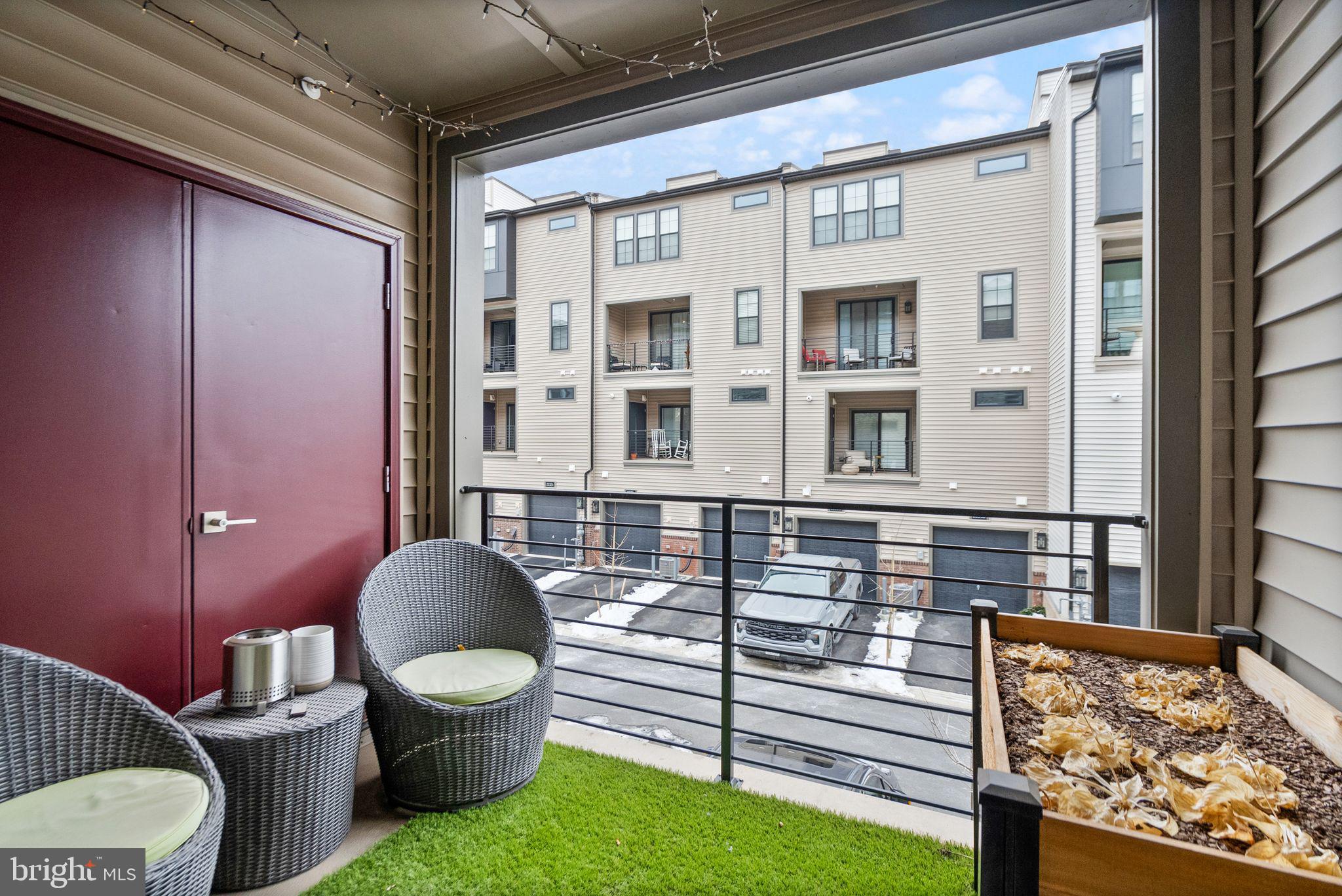 METRO WALK AT MOOREFIELD STATION - Residential Lease