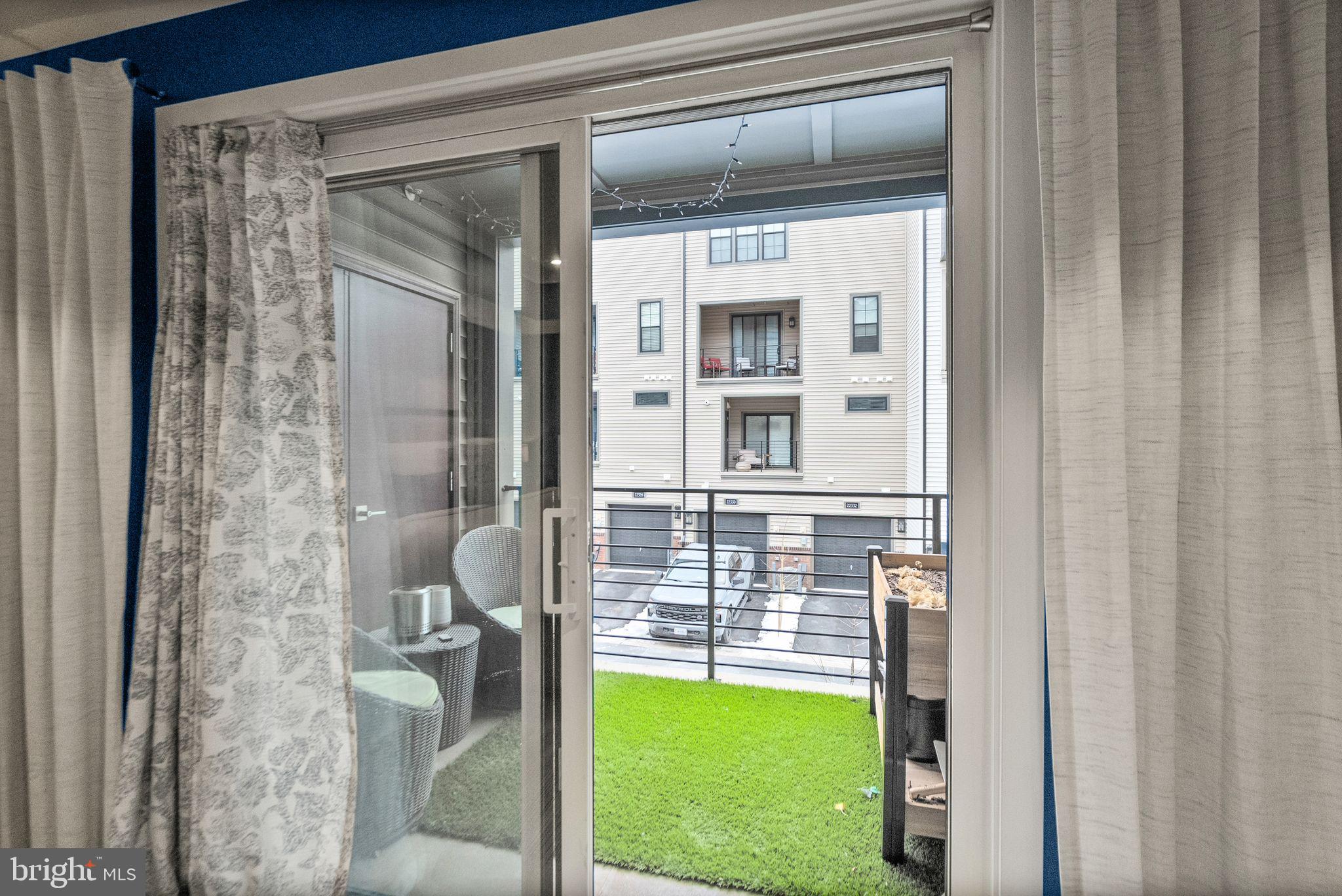 METRO WALK AT MOOREFIELD STATION - Residential Lease