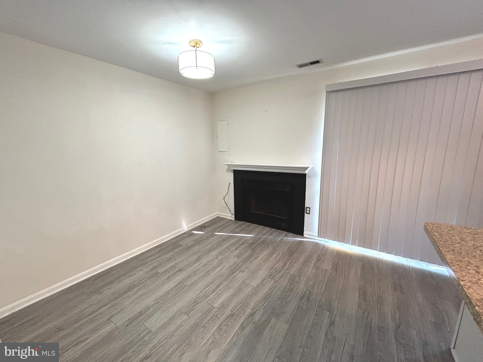 MARINERS LANDING - Residential Lease