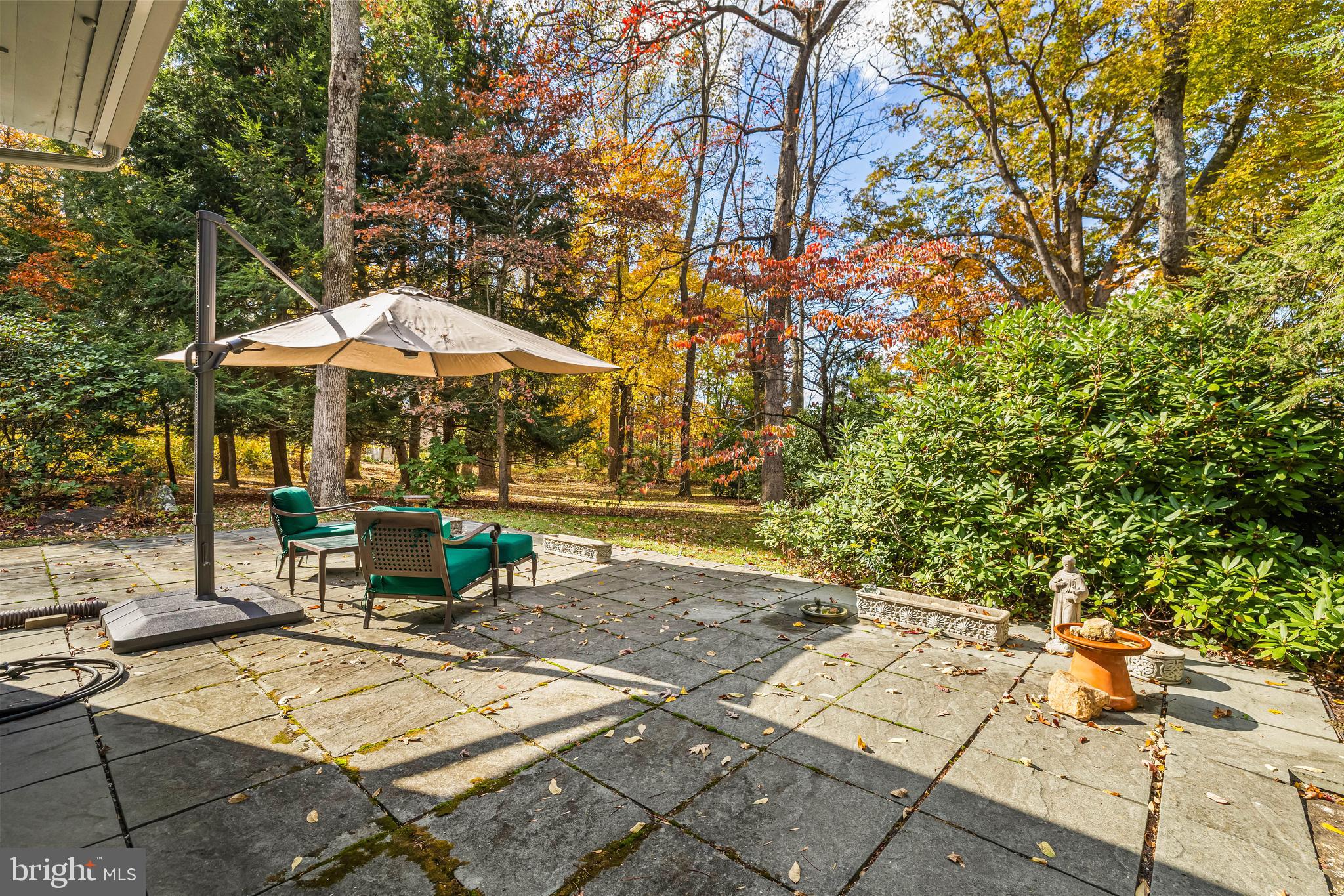 CAVESWOOD - Residential