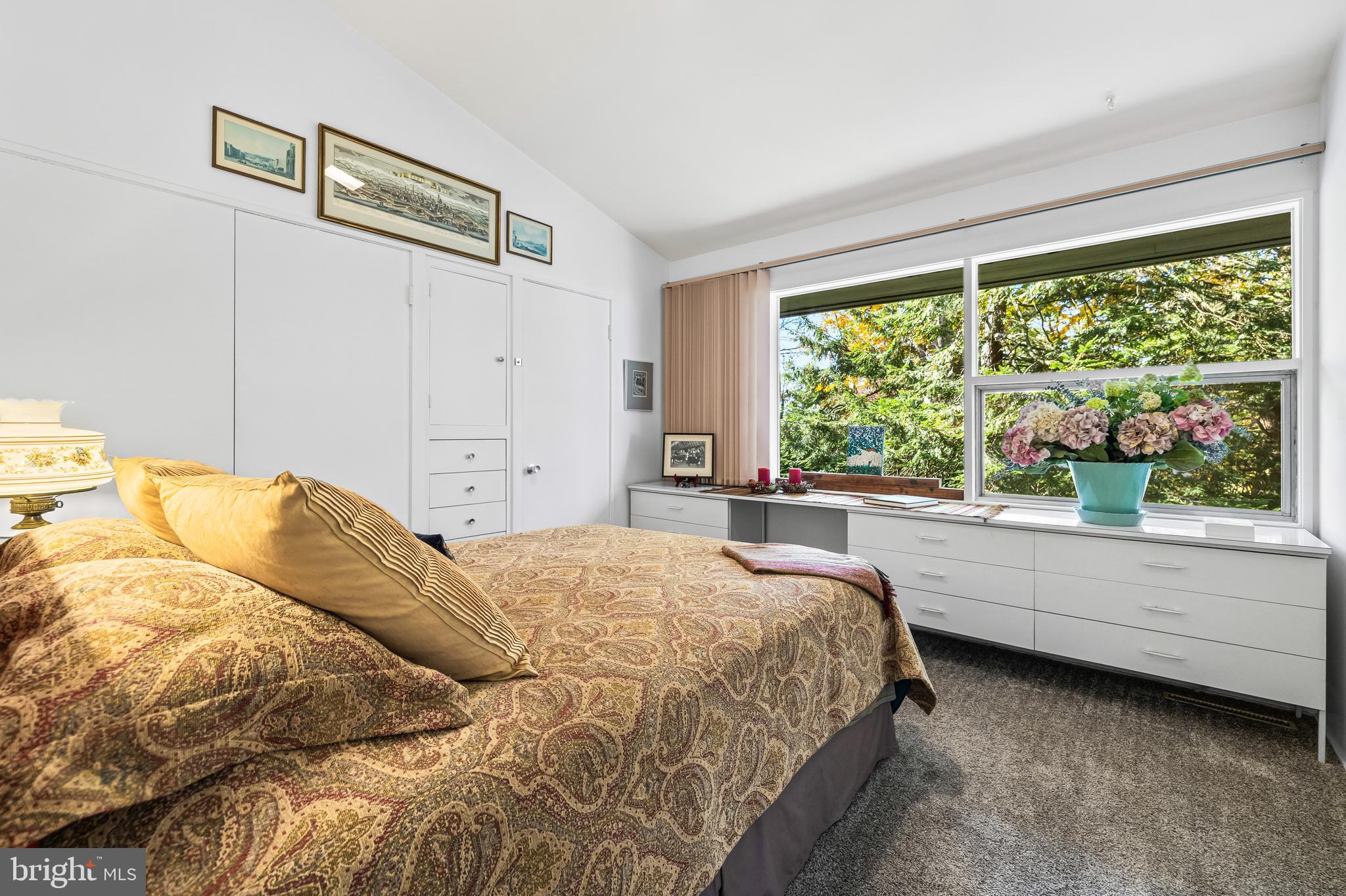 CAVESWOOD - Residential