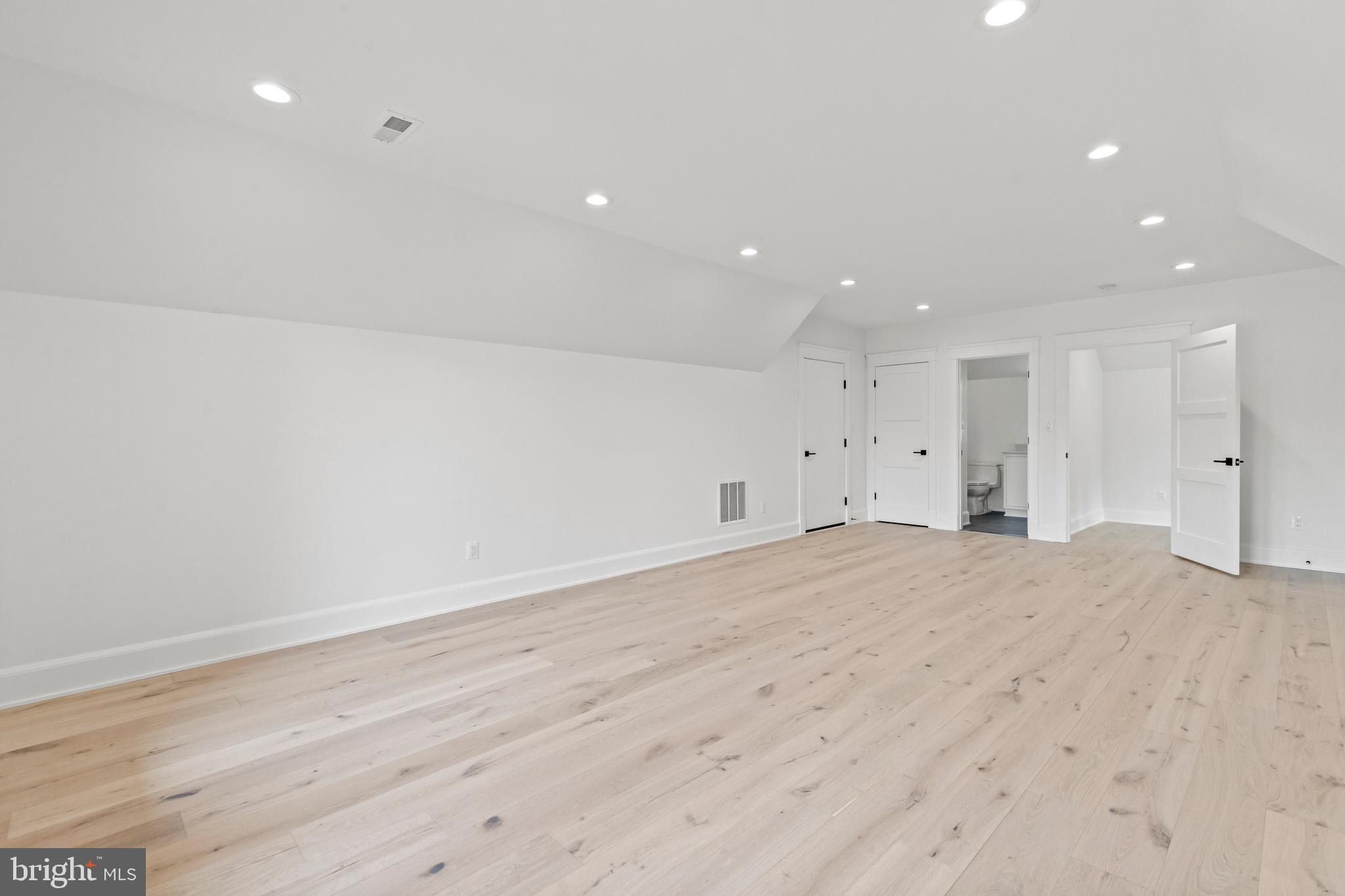 WAYCROFT - WOODLAWN - Residential