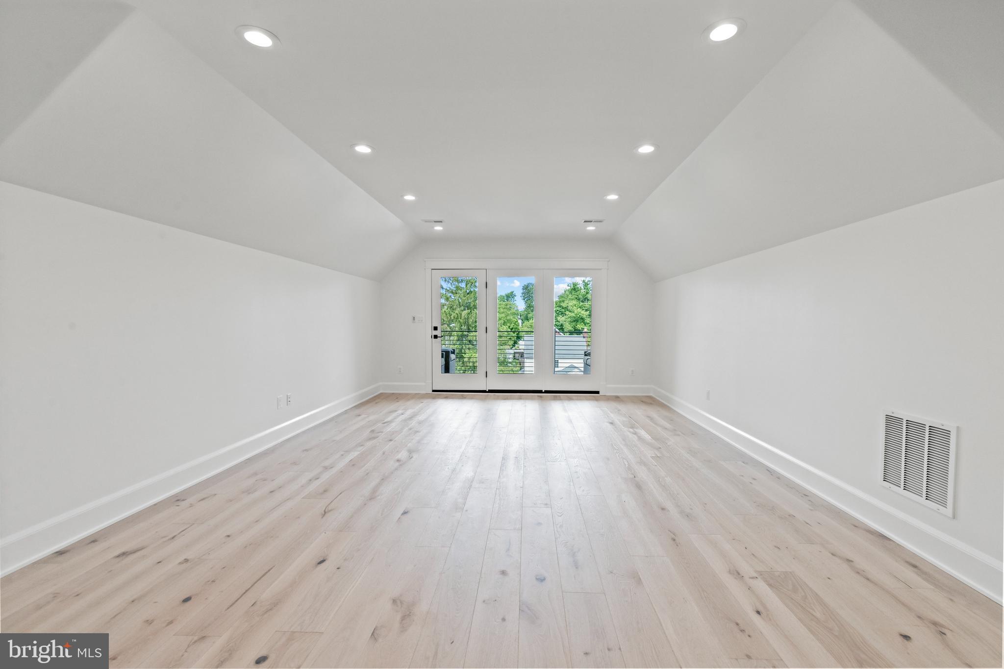 WAYCROFT - WOODLAWN - Residential