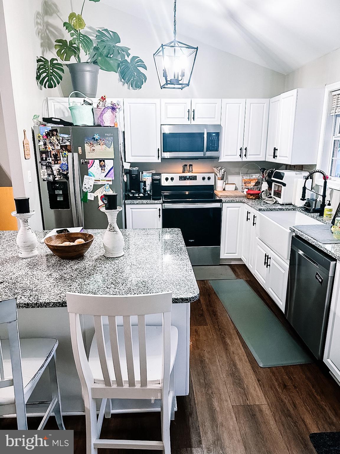 555 OAK LEE DRIVE