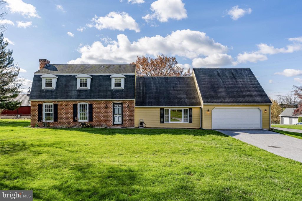 Photo of 2 Arlin Circle, LITITZ, PA 17543 (MLS # PALA2088004)