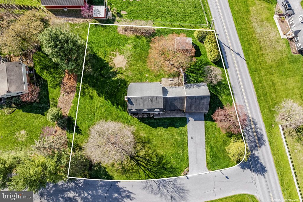 Photo of 2 Arlin Circle, LITITZ, PA 17543 (MLS # PALA2088004)