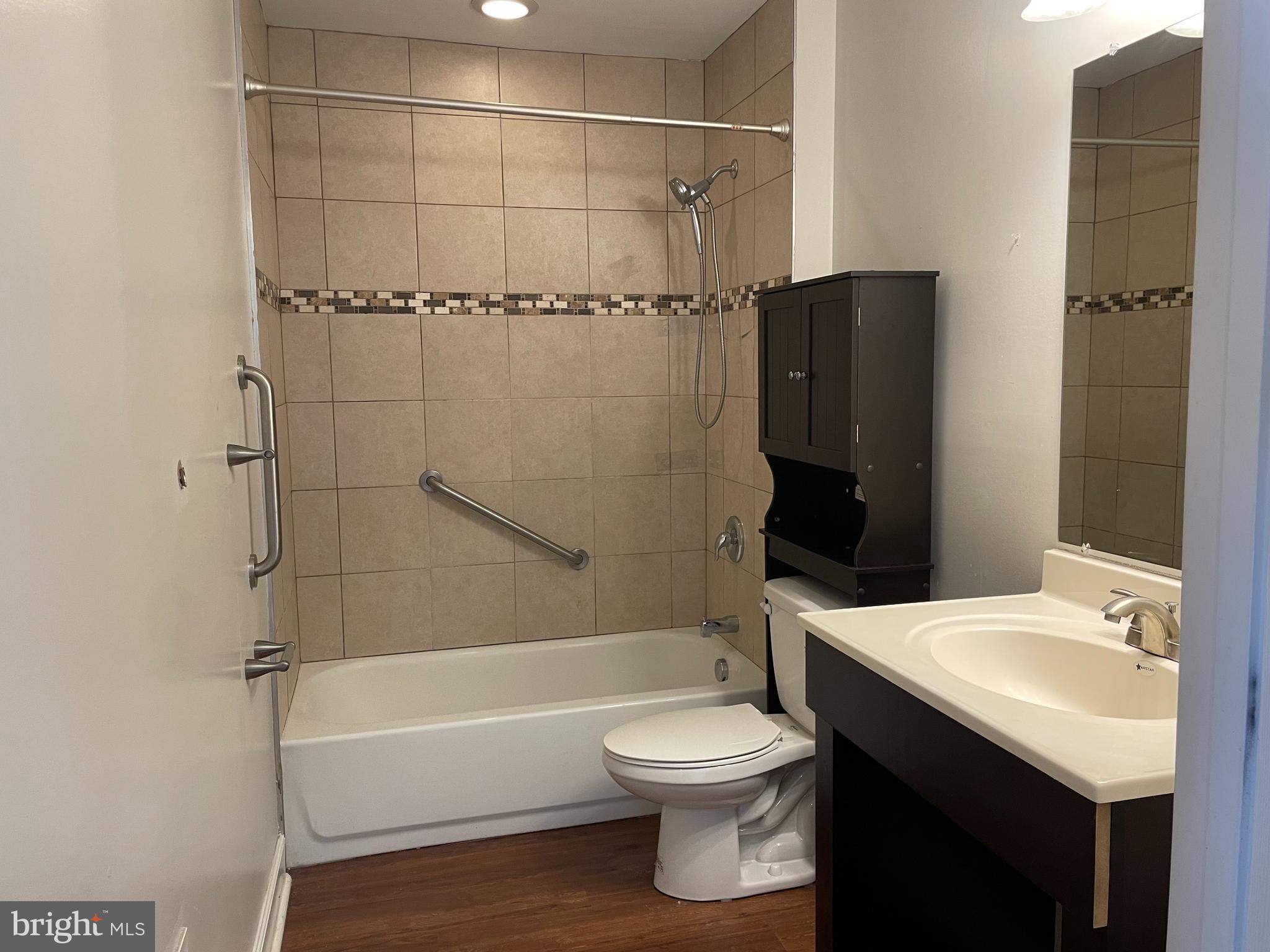 LAKE EVESHAM - Residential Lease