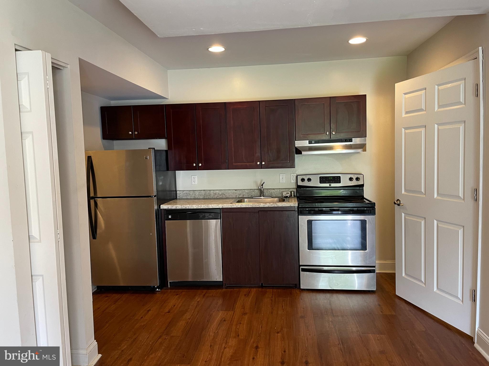 LAKE EVESHAM - Residential Lease