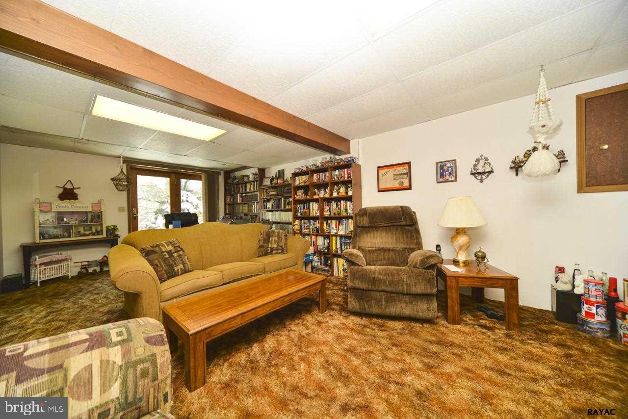 COLONIAL ACRES - Residential