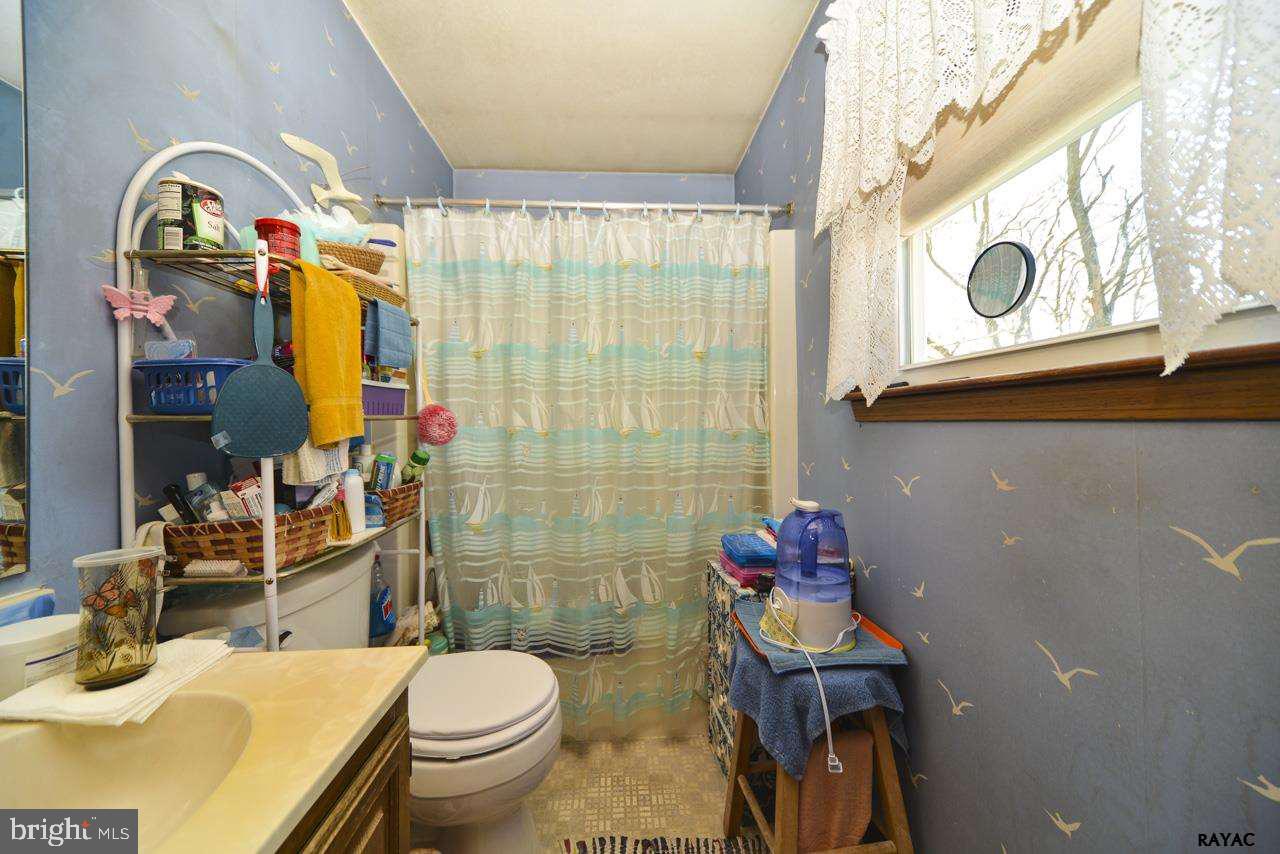 COLONIAL ACRES - Residential