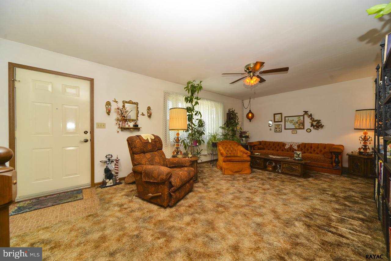 COLONIAL ACRES - Residential