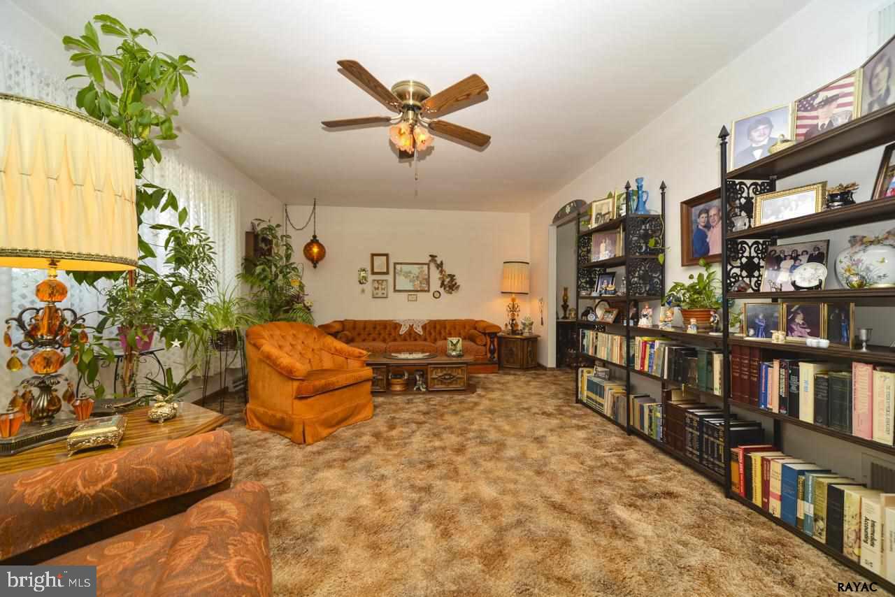 COLONIAL ACRES - Residential