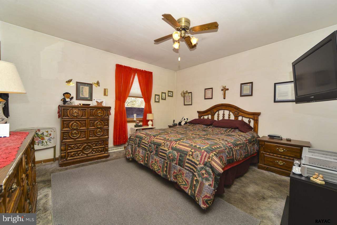 COLONIAL ACRES - Residential