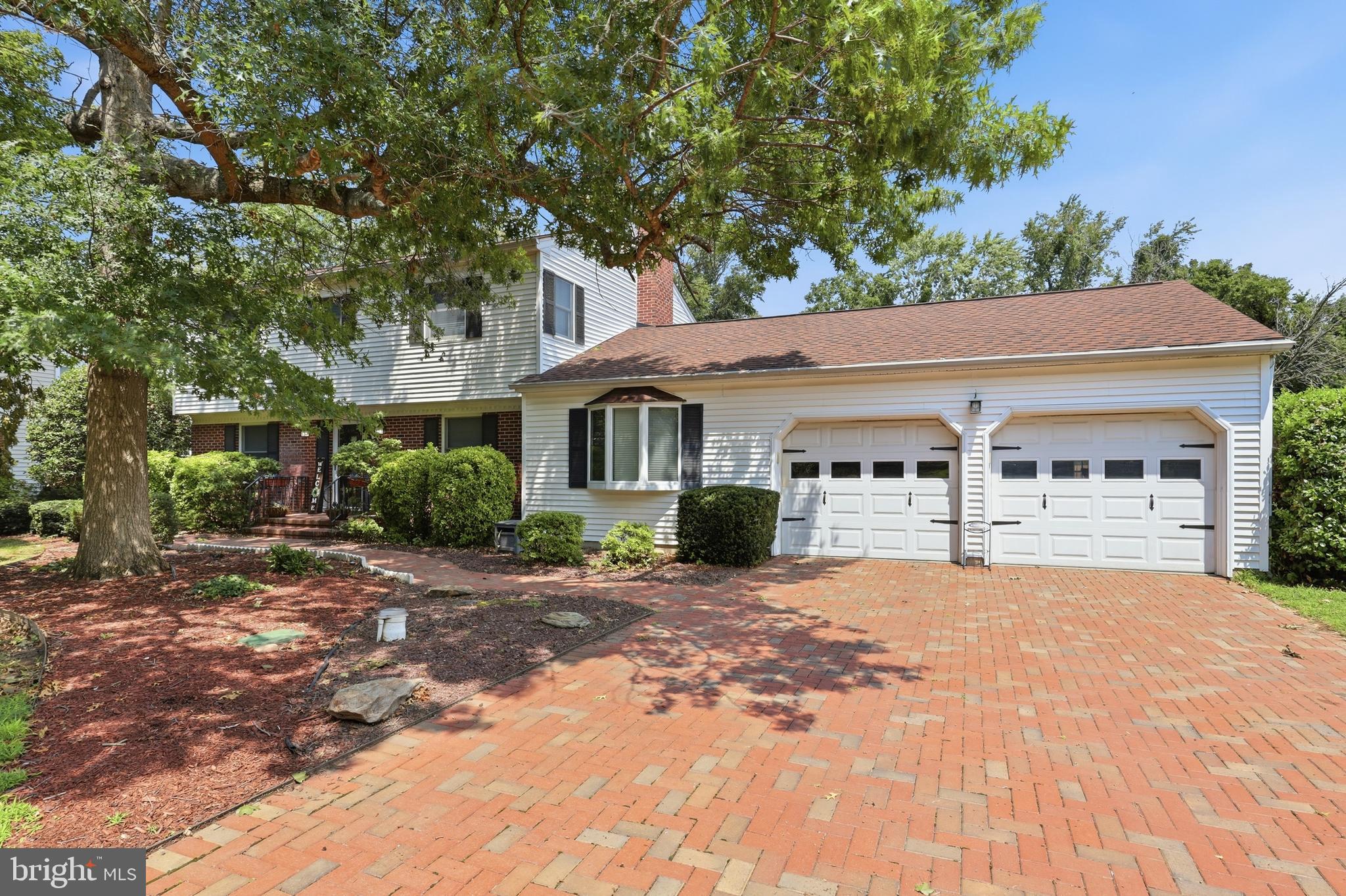 101 N FAIRFIELD DRIVE