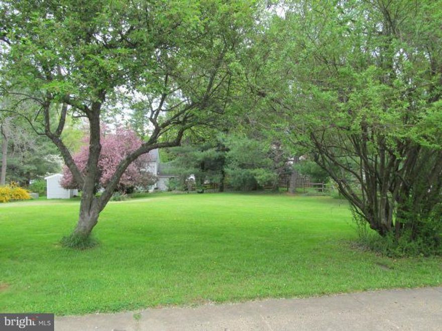 Beautiful in town lot- build your dream home!  Located on cul-de-sac.  No HOA! Pay your tap fees and start building!