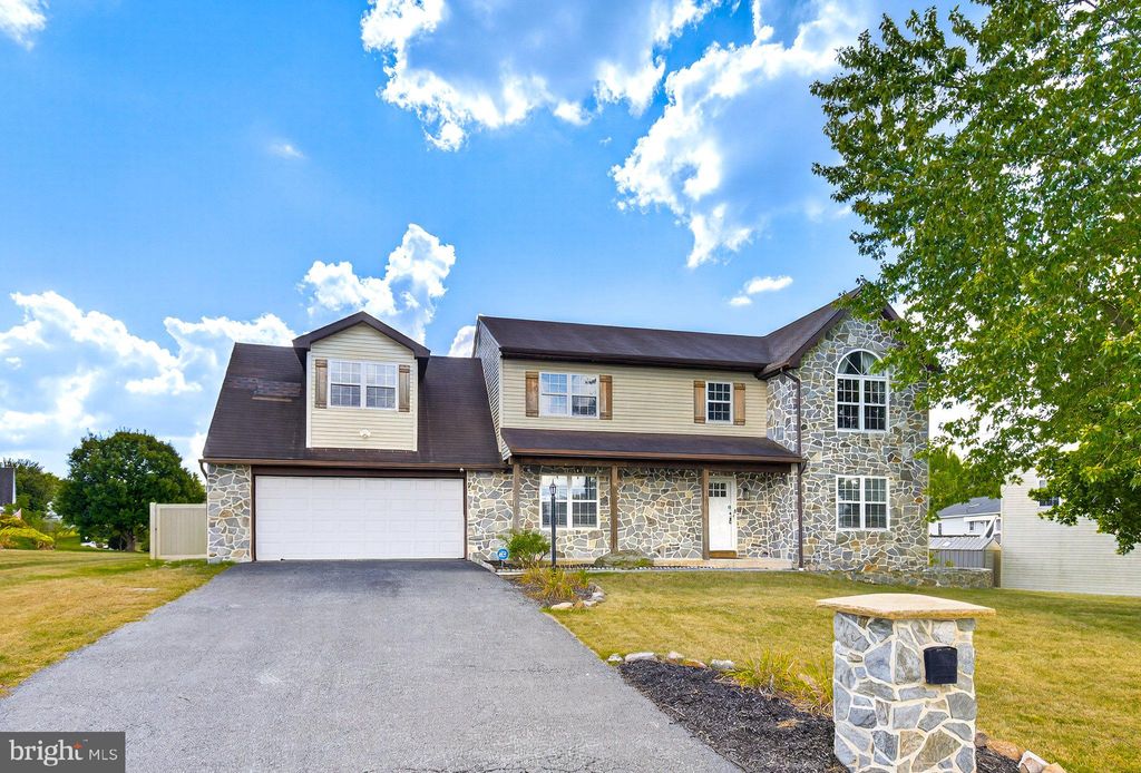 Photo of 123 Winston Drive, YORK, PA 17408 (MLS # PAYK2089116)