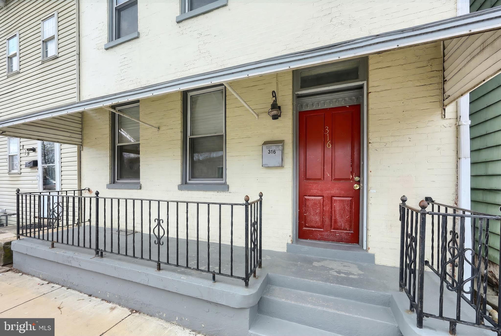 316 S PERSHING AVENUE