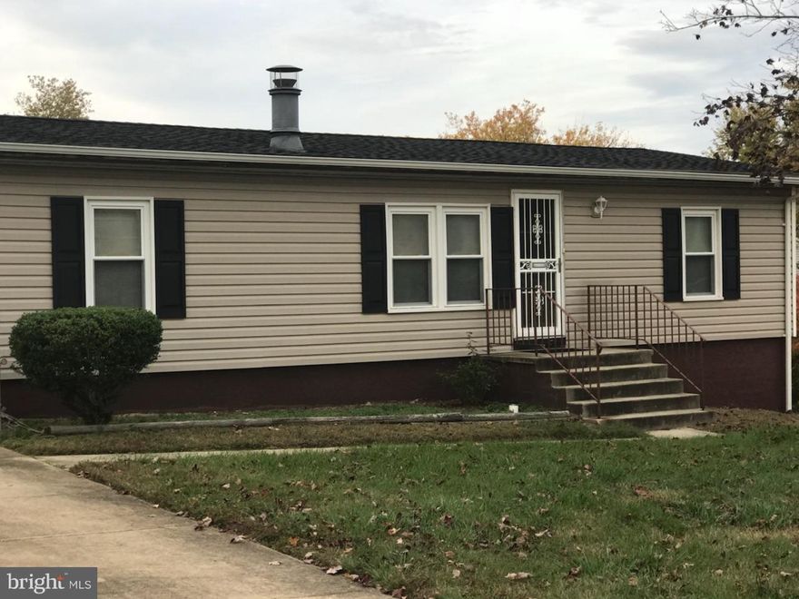 Beautiful 3br 2bath house with fireplace master bath , walk-in closet and separate laundry room. Perfect  yard for great family parties with gazebo. Shed in the rear also has electric for the handyman. Great home shows well.