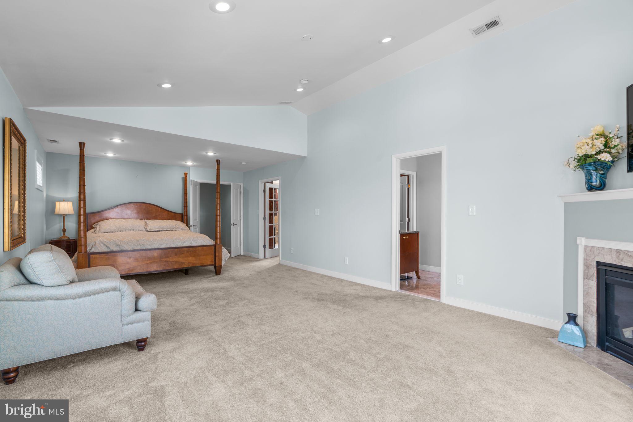 MANHATTAN BEACH - Residential