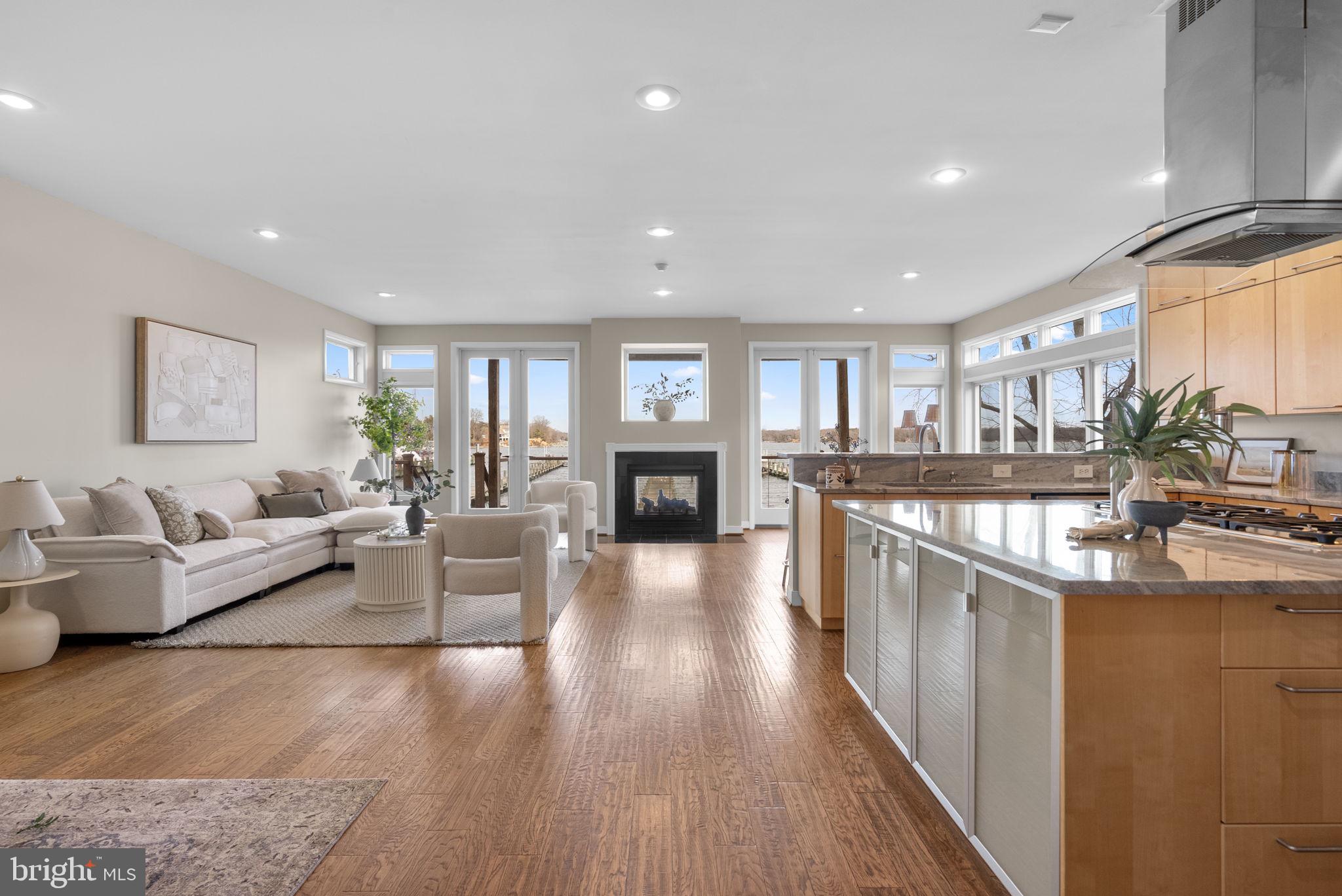 MANHATTAN BEACH - Residential