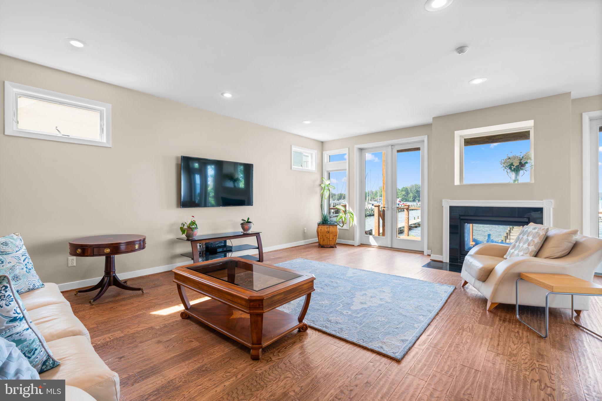 MANHATTAN BEACH - Residential