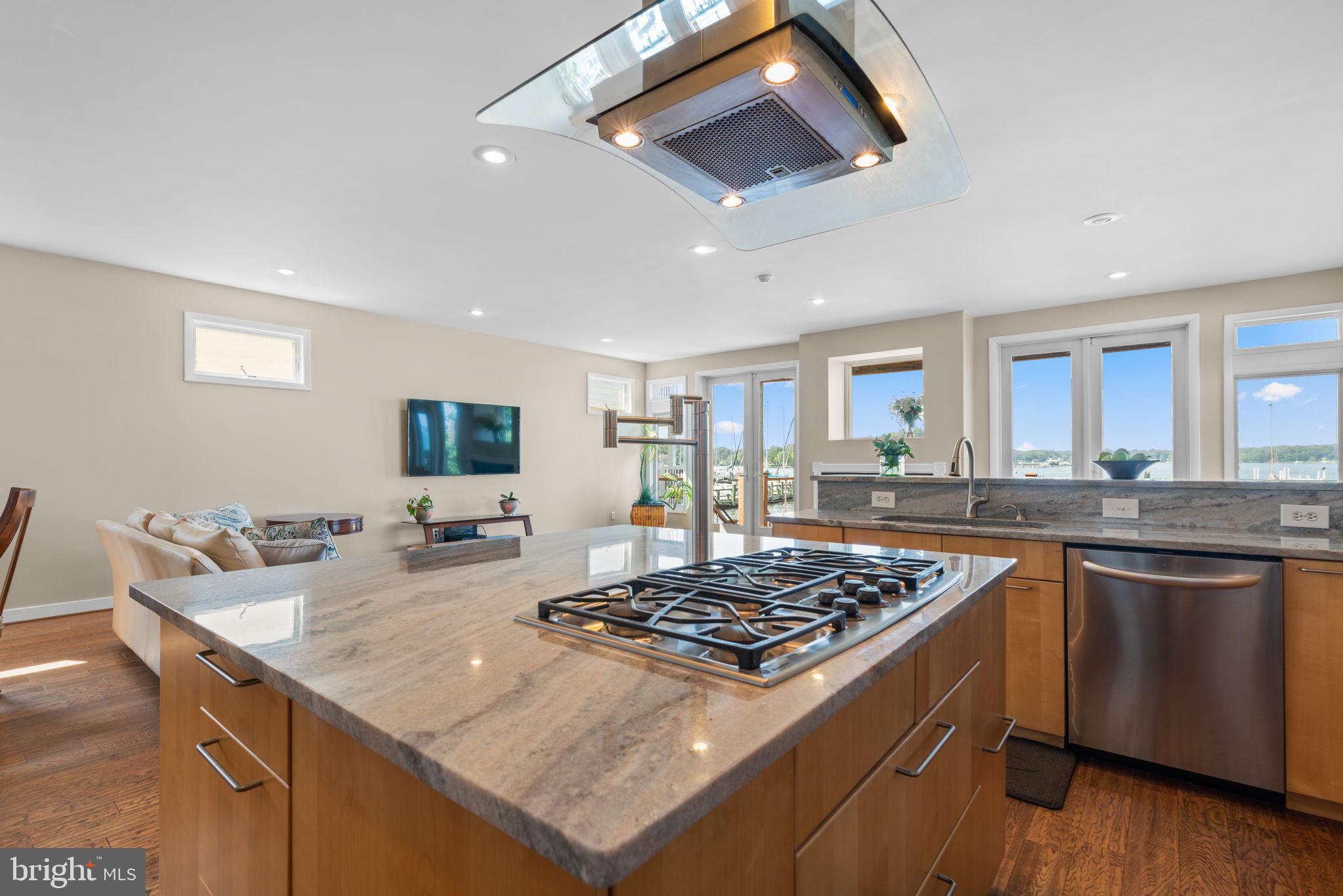 MANHATTAN BEACH - Residential