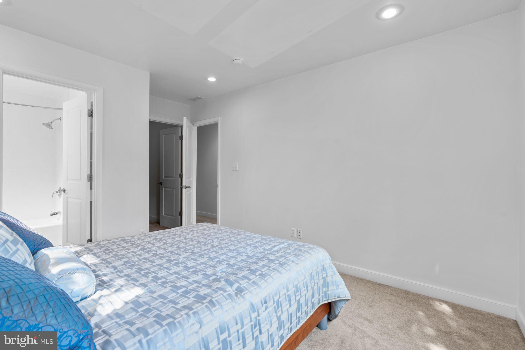 MANHATTAN BEACH - Residential