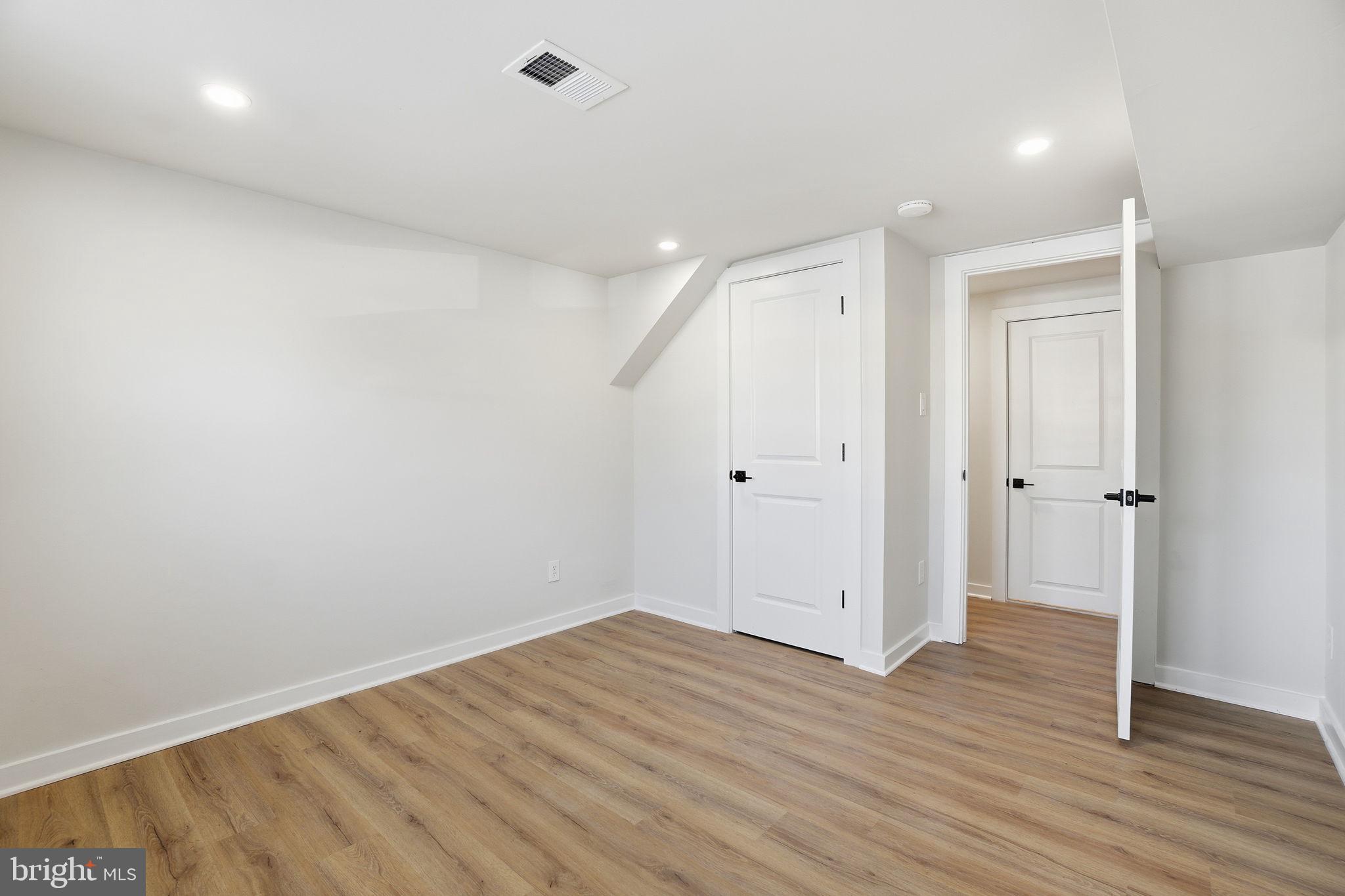 CRESTWOOD MANOR - Residential