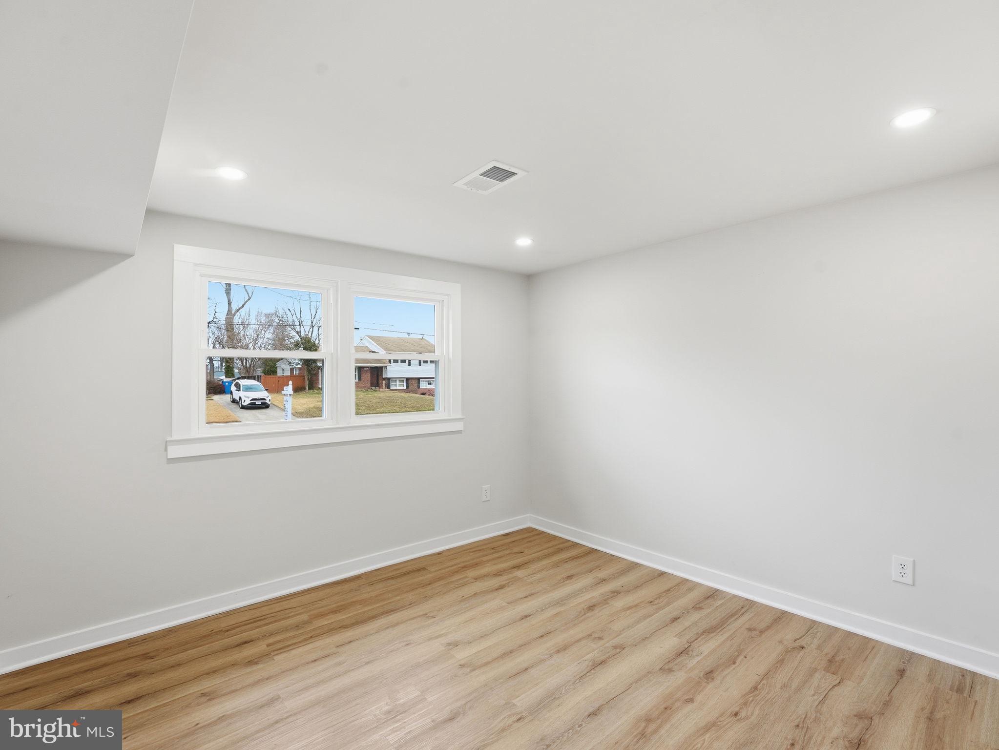 CRESTWOOD MANOR - Residential