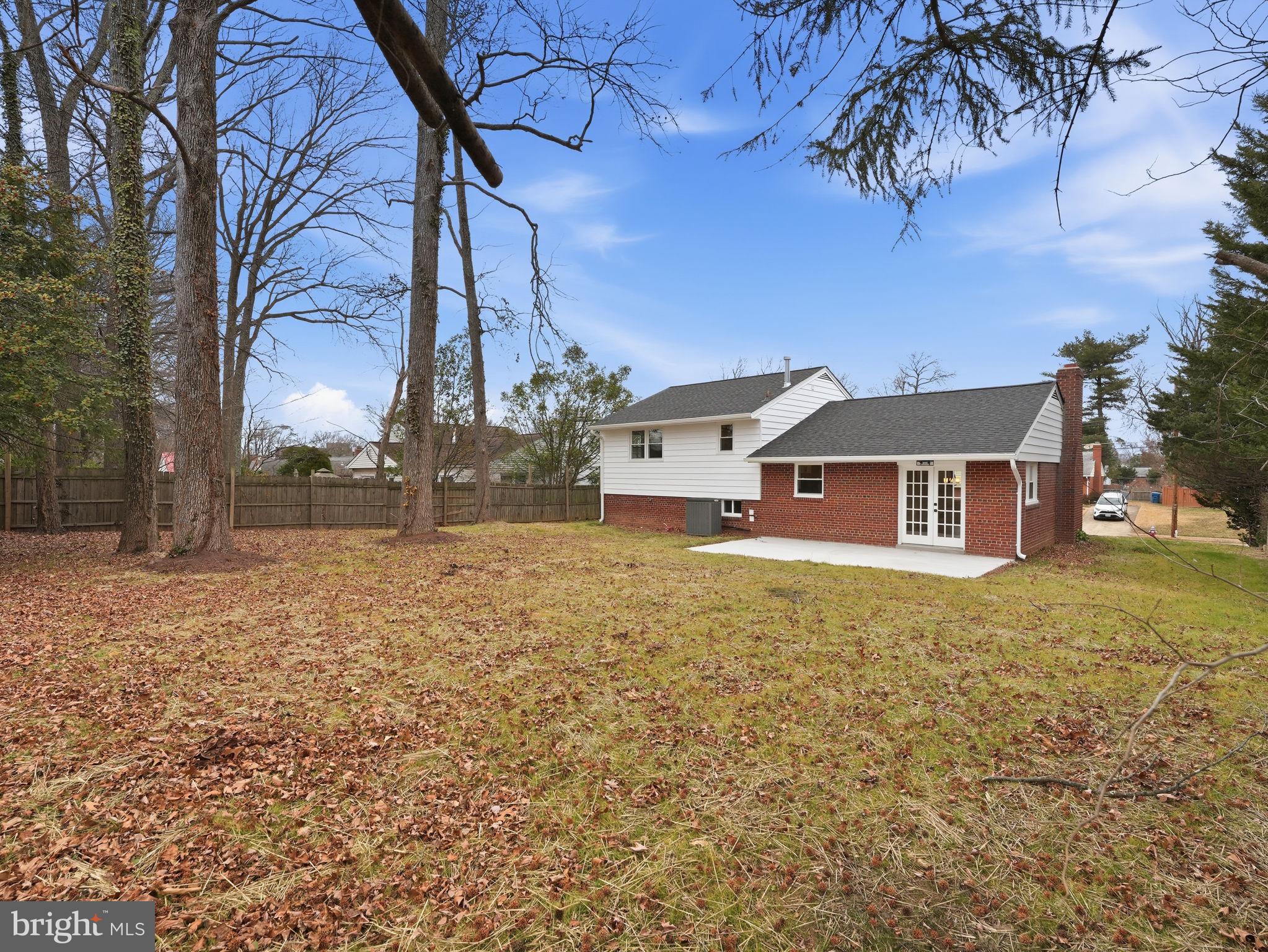 CRESTWOOD MANOR - Residential