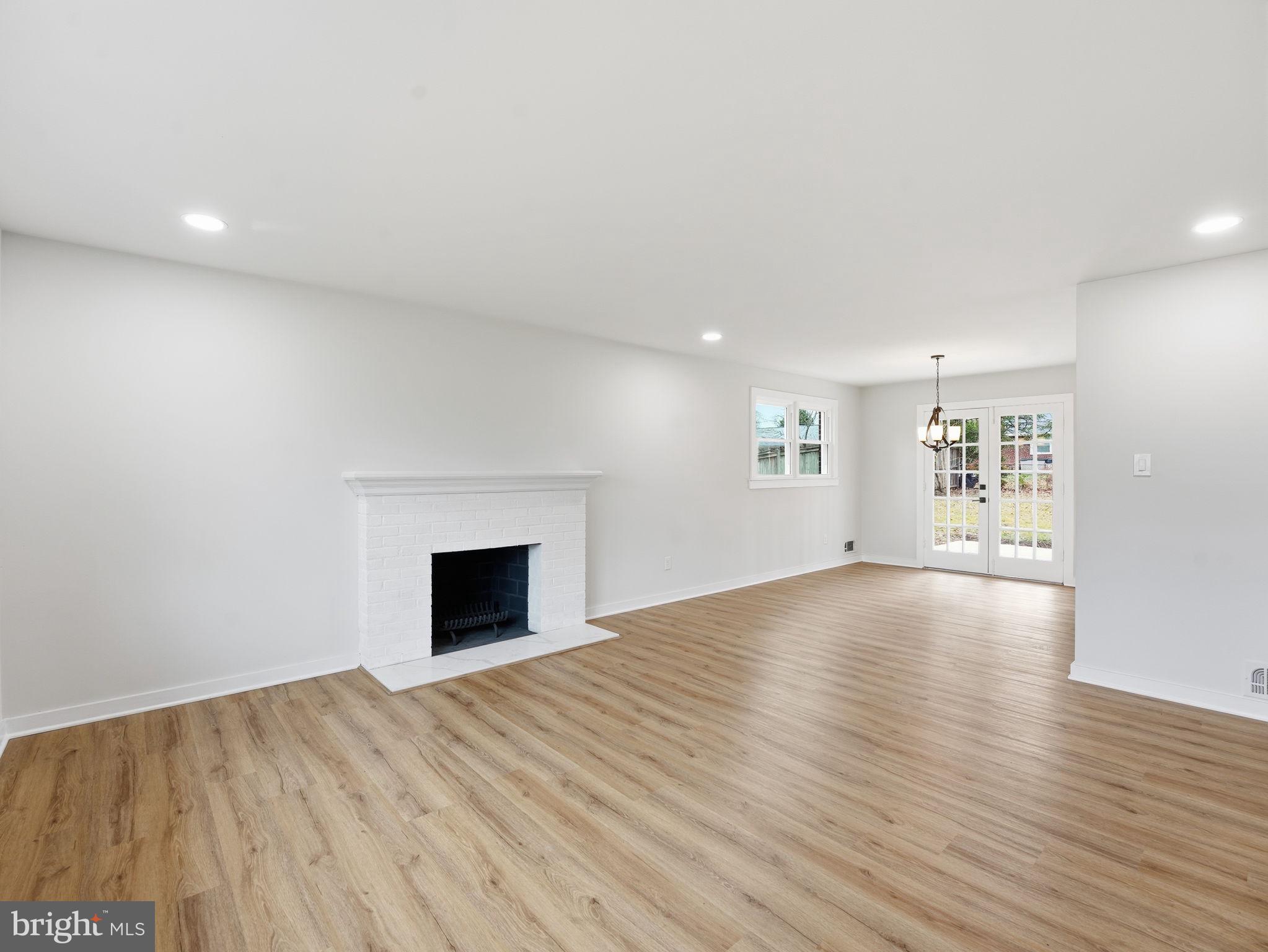 CRESTWOOD MANOR - Residential