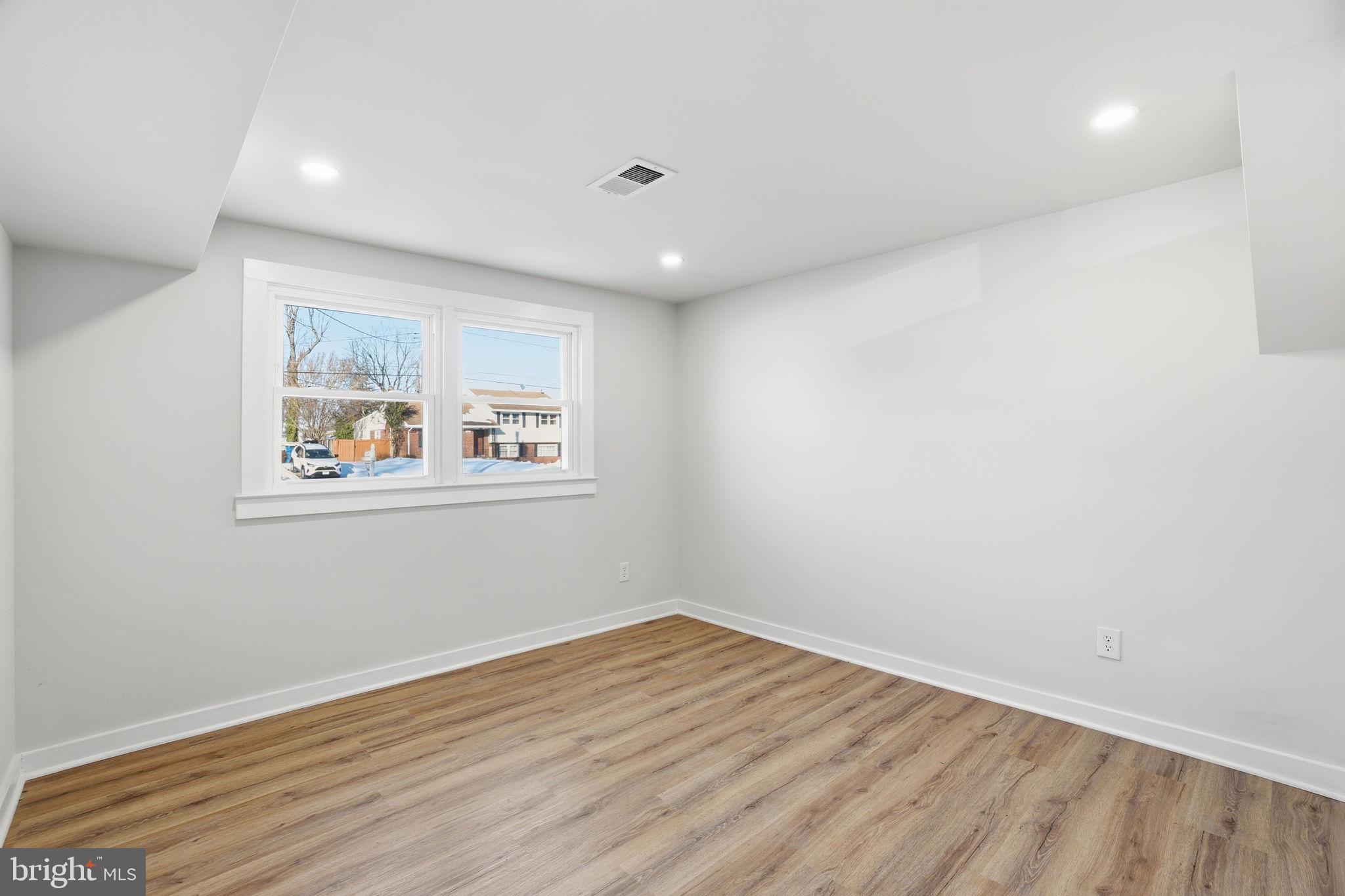 CRESTWOOD MANOR - Residential