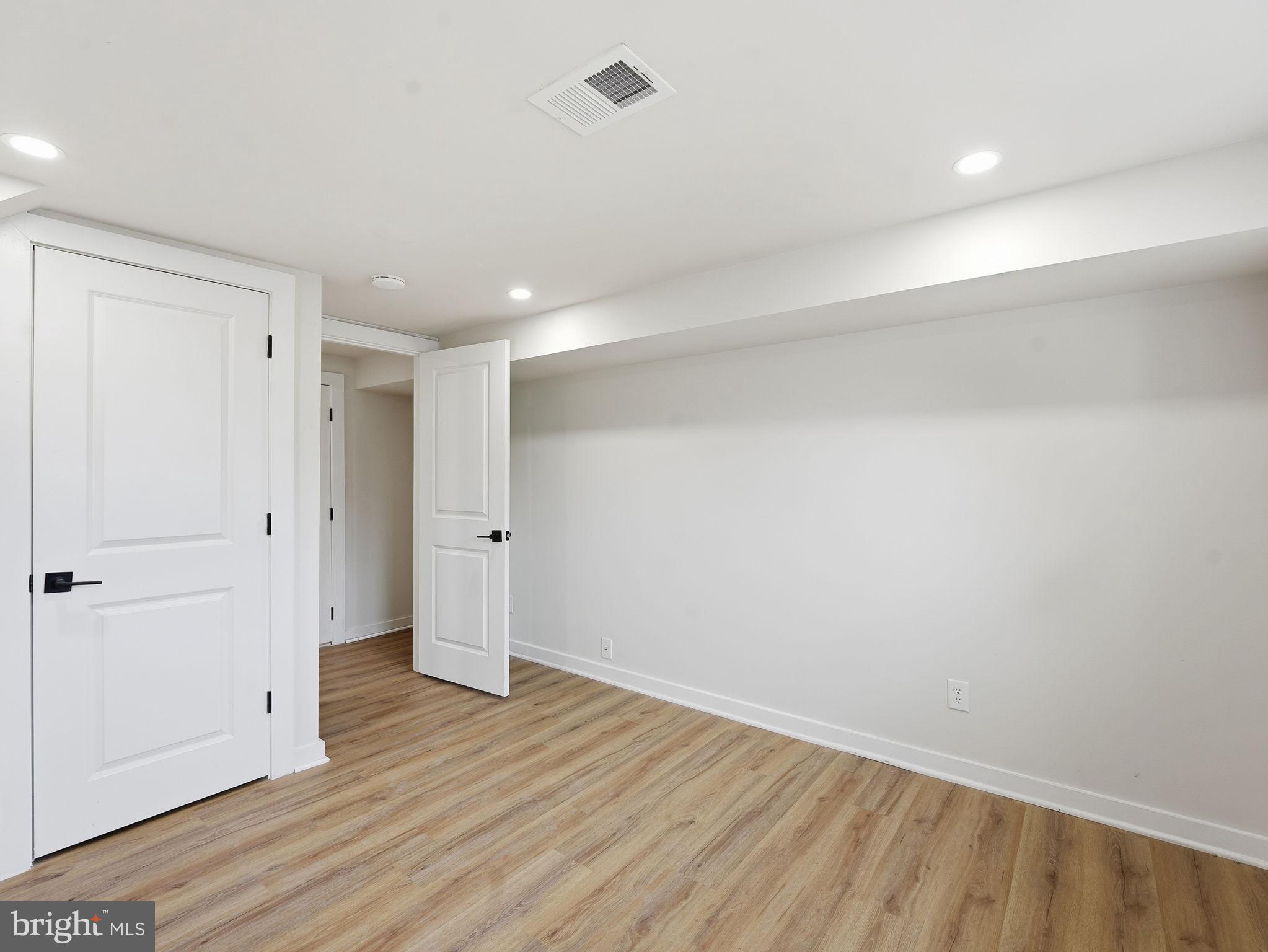 CRESTWOOD MANOR - Residential