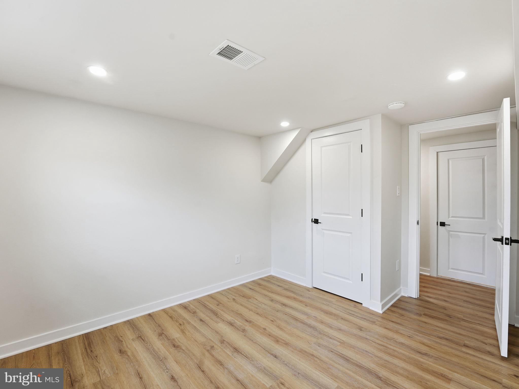 CRESTWOOD MANOR - Residential