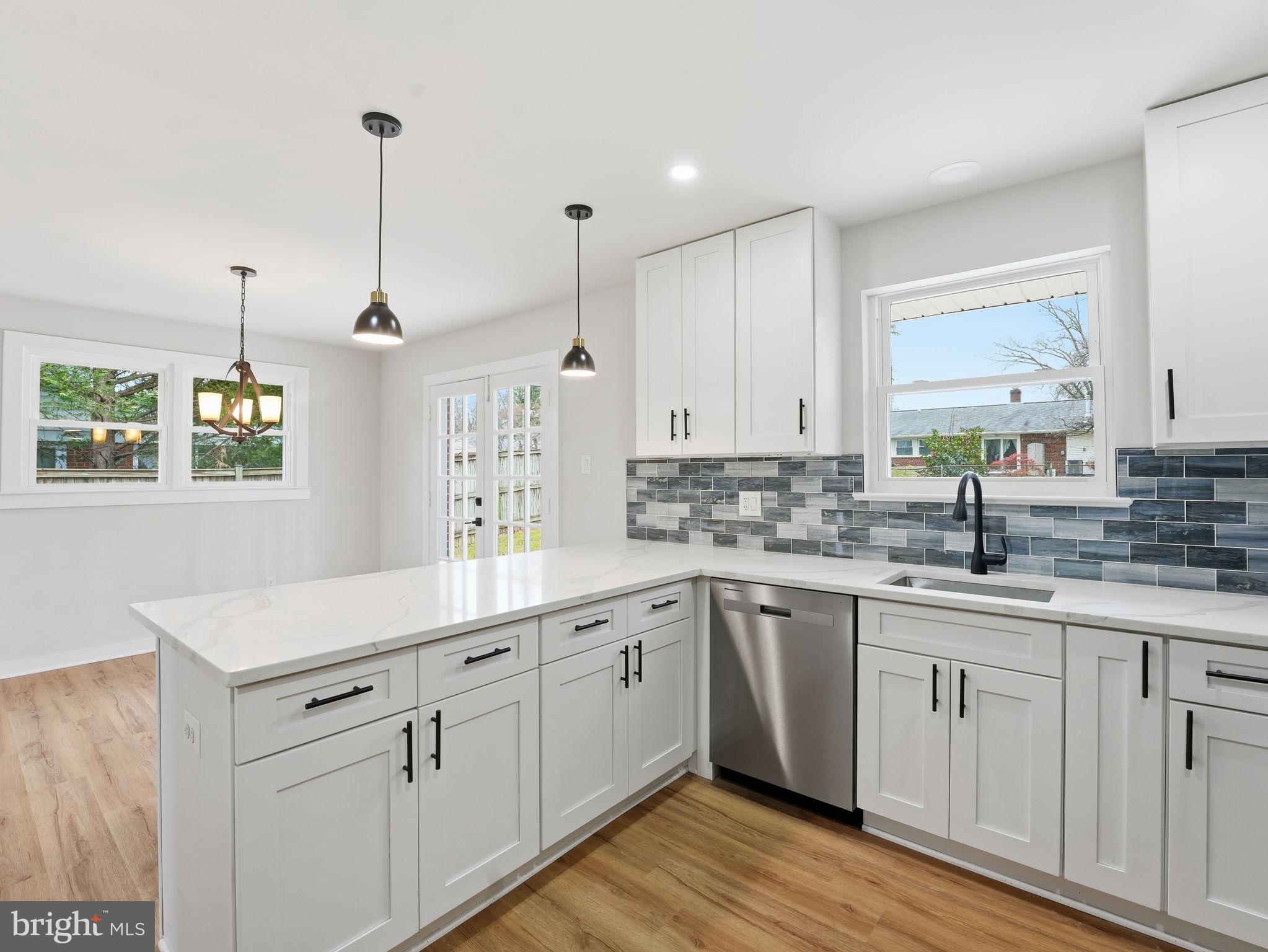 CRESTWOOD MANOR - Residential