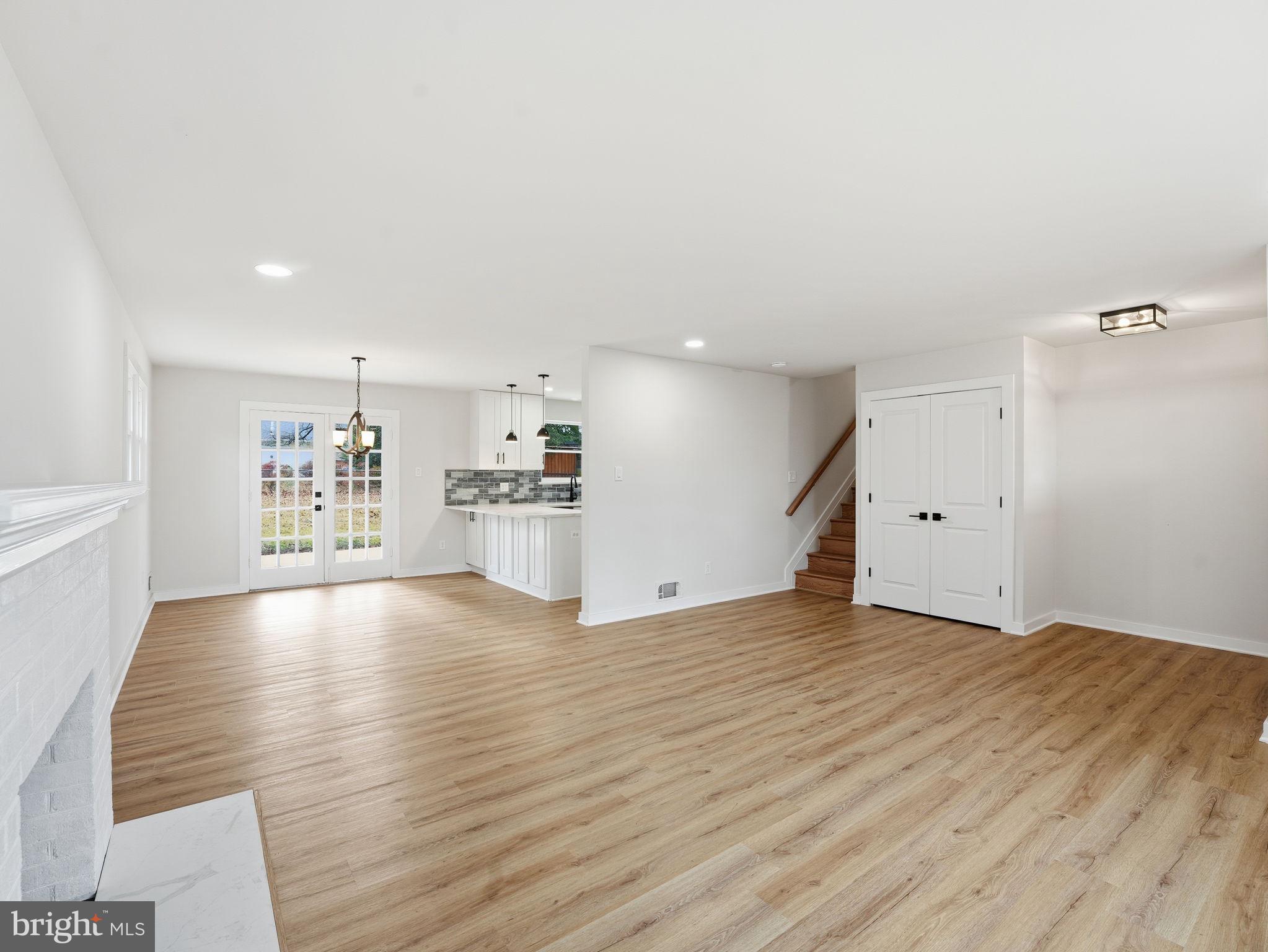 CRESTWOOD MANOR - Residential